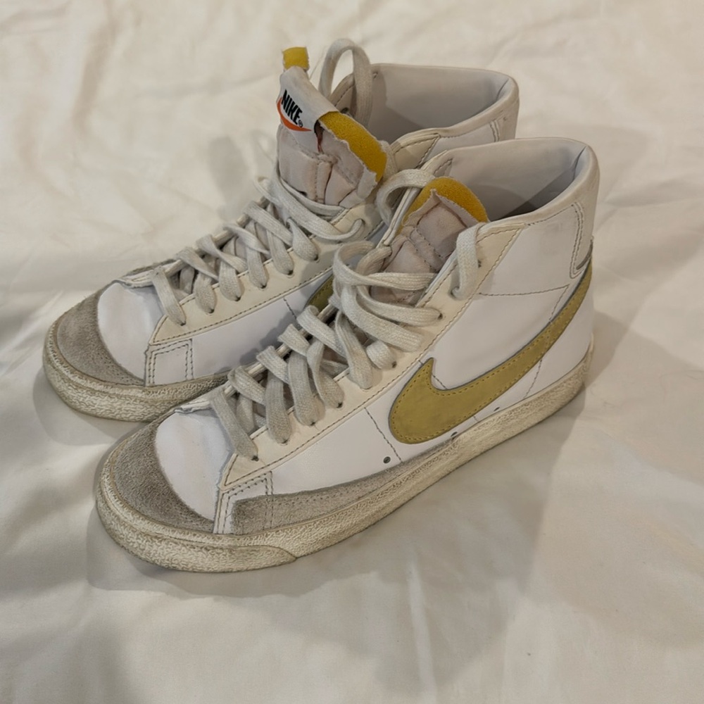 Nike Blazer Mid ‘77 Vintage White Canvas Shoes CZ1055 109 Women’s Size 6